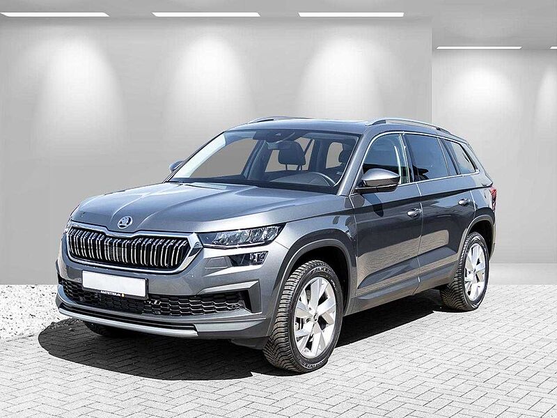 SKODA Kodiaq TDI DSG 4x4 Style 7Sitze+PanoSD+AHK+Navi+19Z+virtCP+ACC+Kamera+Teilled+eHeckkl