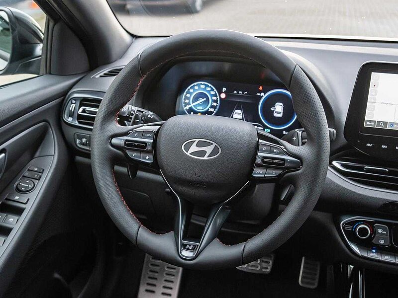 Hyundai i30 Fastback T-GDI 48V DCT N Line Navi+virtCP+Kamera+18Z+SHZ+PDC+Privacy+LED+Klimaau